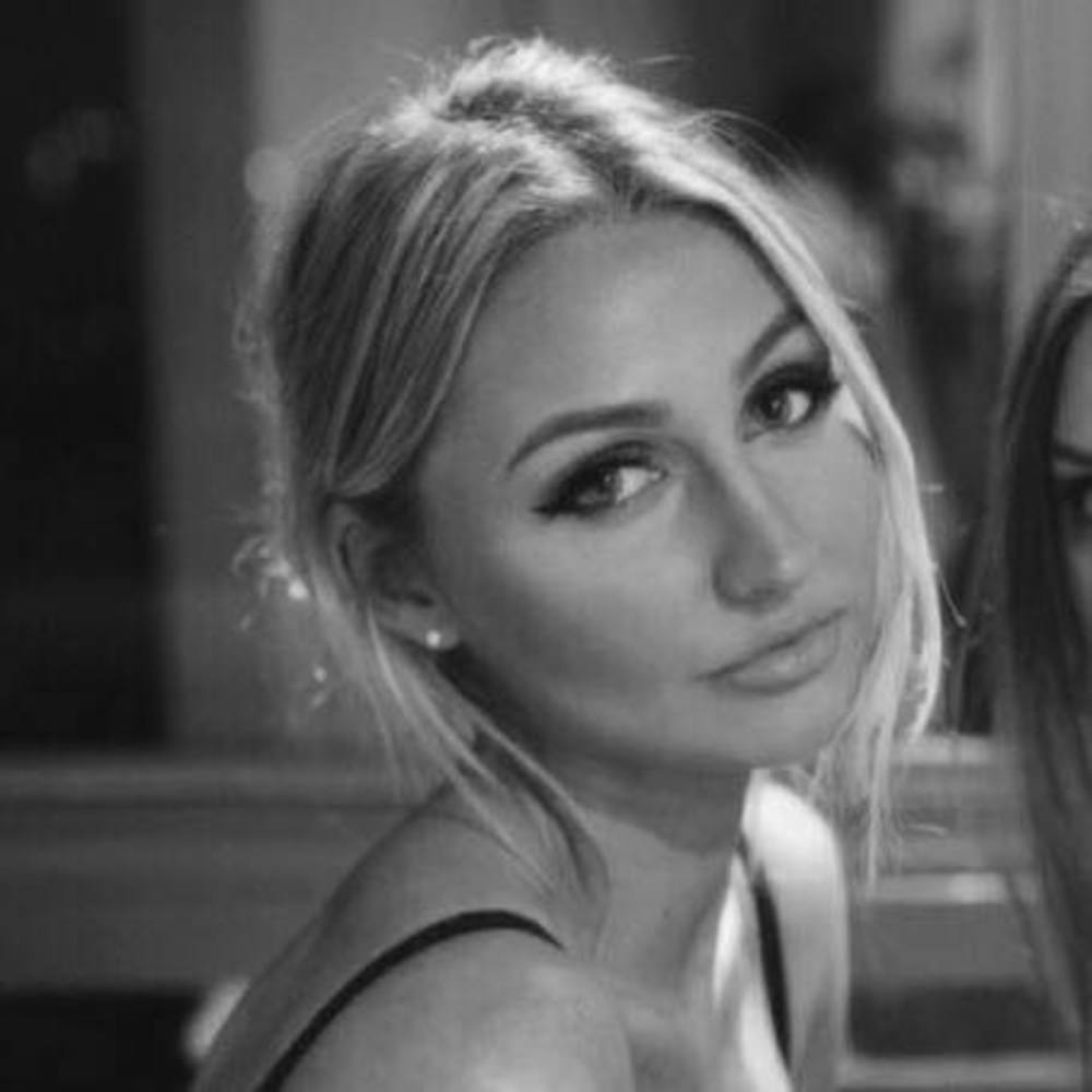Meet your Posher, Adrianna